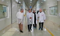 بازدید معاون غذا و دارو دانشگاه علوم پزشکی ایران از کارخانه کاله تهران