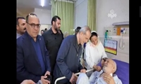 عیادت دکتر پزشکیان از مجروحان و قدردانی از مجاهدت‌های کادر درمان