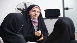 از بازداشتگاه پاریس تا جمع صمیمی در دانشگاه علوم پزشکی ایران؛ روایت ۲۷۰ روز مقاومت مهدیه اسفندیاری