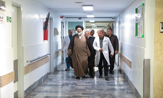 عیادت از مجروحان حمله اخیر توسط امام جمعه شهرری و هیئت همراه در بیمارستان شهدای هفتم تیر 