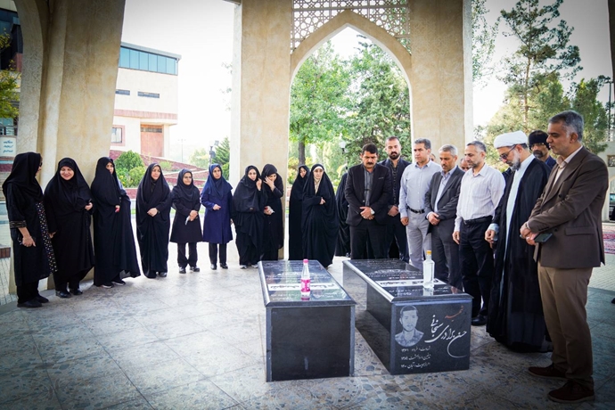  مراسم زیارت عاشورا و عطرافشانی مزار شهدای گمنام در دانشگاه علوم پزشکی ایران برگزار شد